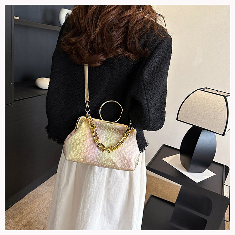 Borse da donna nuove transfrontaliere Borsa a tracolla a tracolla moda europea e americana Borsa da donna con fibbia a catena di fascia alta con texture_voghion.com