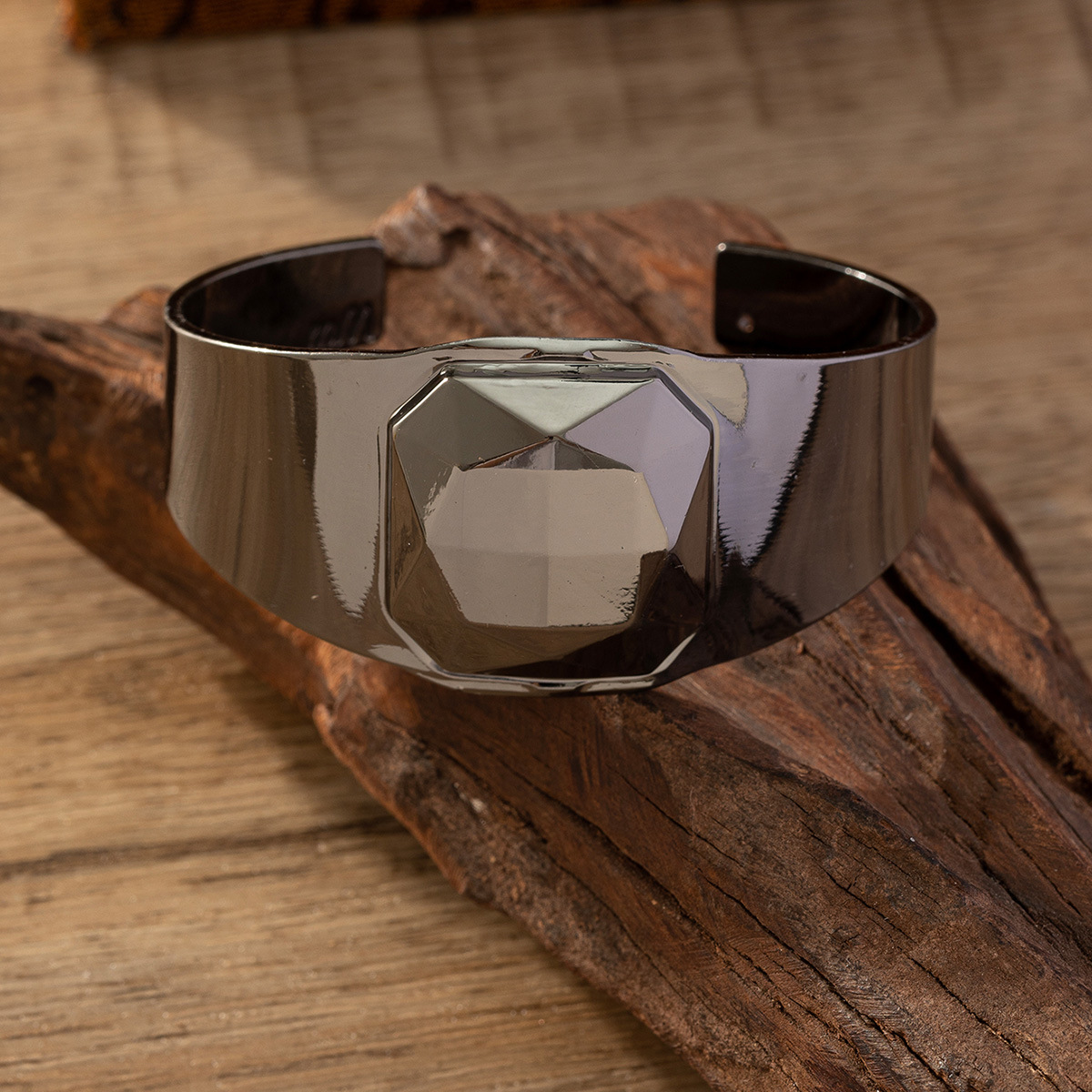 Joyería transfronteriza Vintage famoso estilo étnico pulsera abierta amplia superficie tallada exquisita textura con incrustaciones de turquesa pulsera