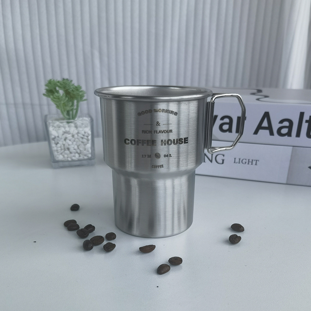 Taza de acero inoxidable para acampar al aire libre con grabado, taza de café 304, taza de agua estilo escalonado, taza portátil de una sola capa, portátil y práctica.