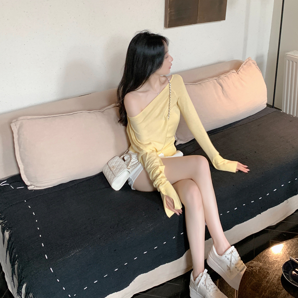 밝은 노란색