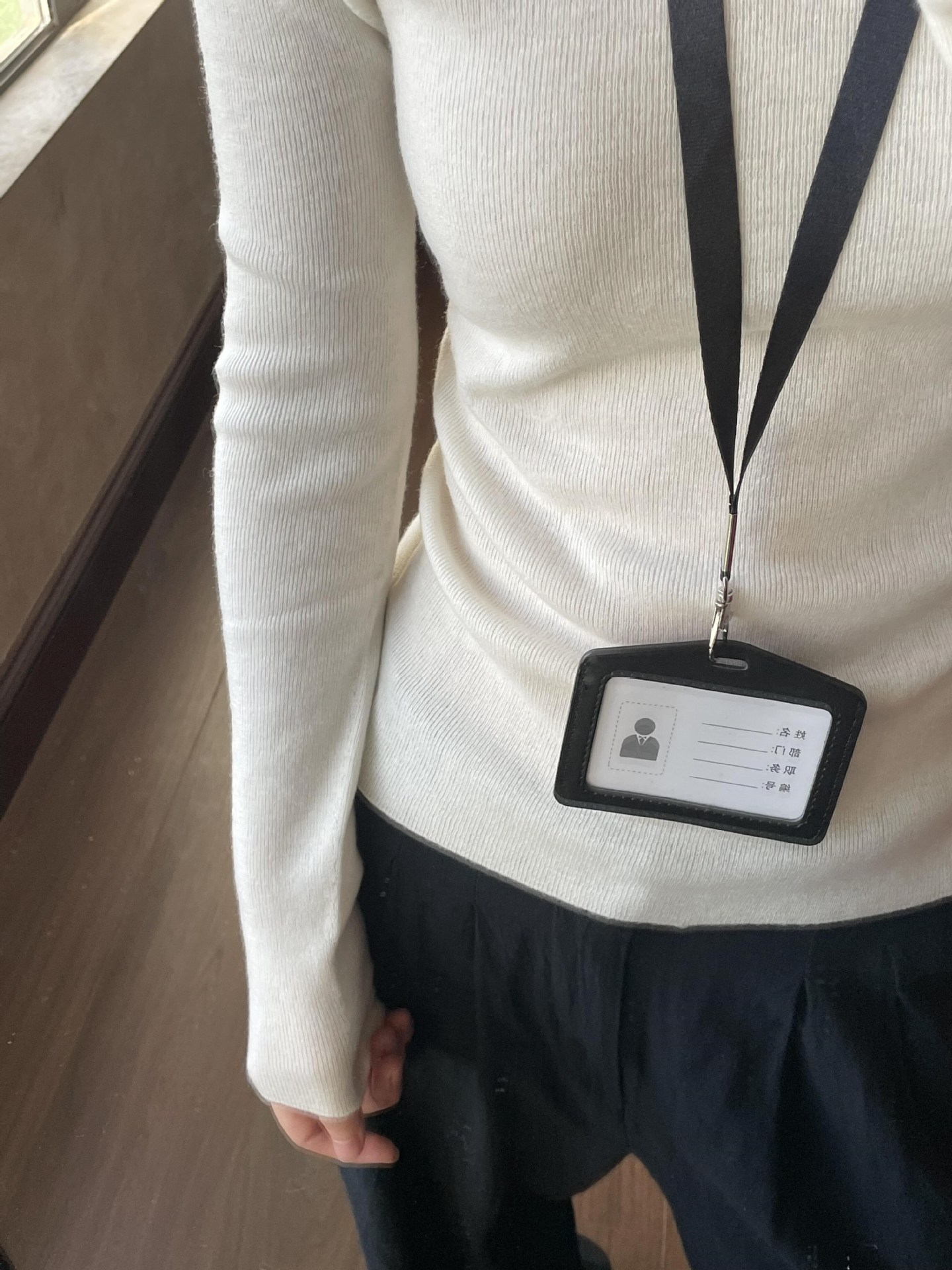 白色修身圆领羊毛打底衫女秋冬显瘦内搭可外穿毛衣正肩针织衫上衣