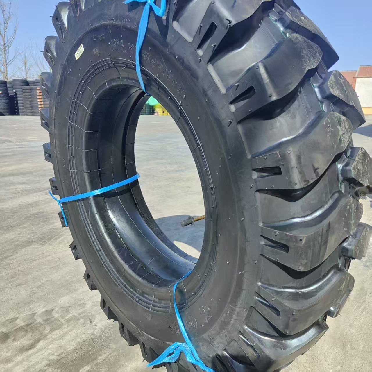轮式挖掘机沟机轮胎9.00-20 专用耐磨越野加密挖掘机工程轮胎