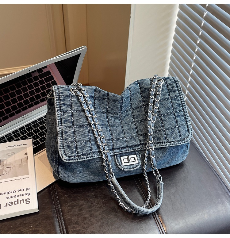 Bolso denim retro de gran capacidad para mujeres otoño / invierno 2025 nueva moda cadena mochila de transporte de viaje ocio tote
