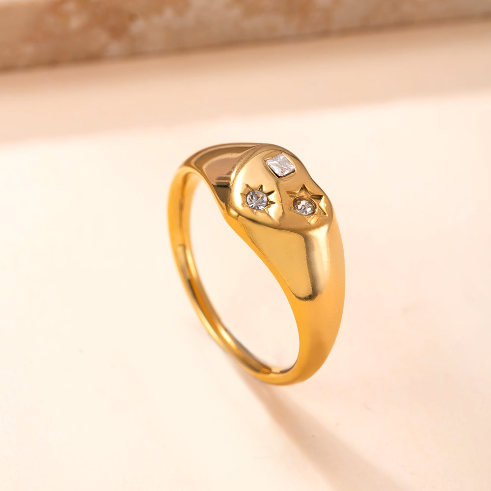 Europa y los Estados Unidos nuevos anillos de acero inoxidable fundidos en forma de corazón hermoso viento micro incrustado de color zircon fábrica de anillos de acero de titanio