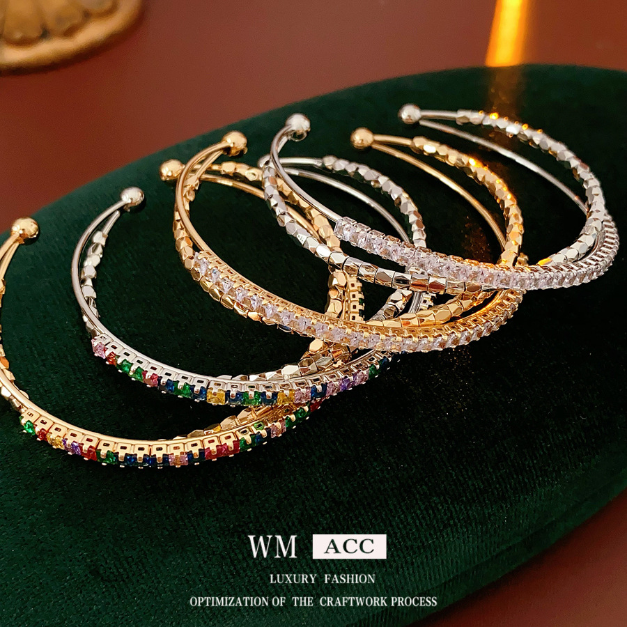 Pulsera de apertura cruzada de circón de color, pulsera exquisita de estilo de palacio de lujo ligero, joyería de moda de alta gama de todo fósforo al por mayor