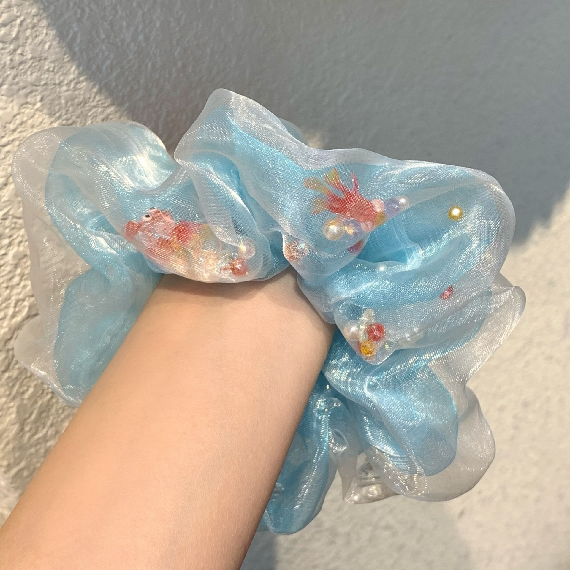 Pez dorado azul de satén de varias capas hecho a mano, anillo para el cabello de intestino grueso, verano femenino, nueva cuerda para la cabeza grande, accesorios para el cabello
