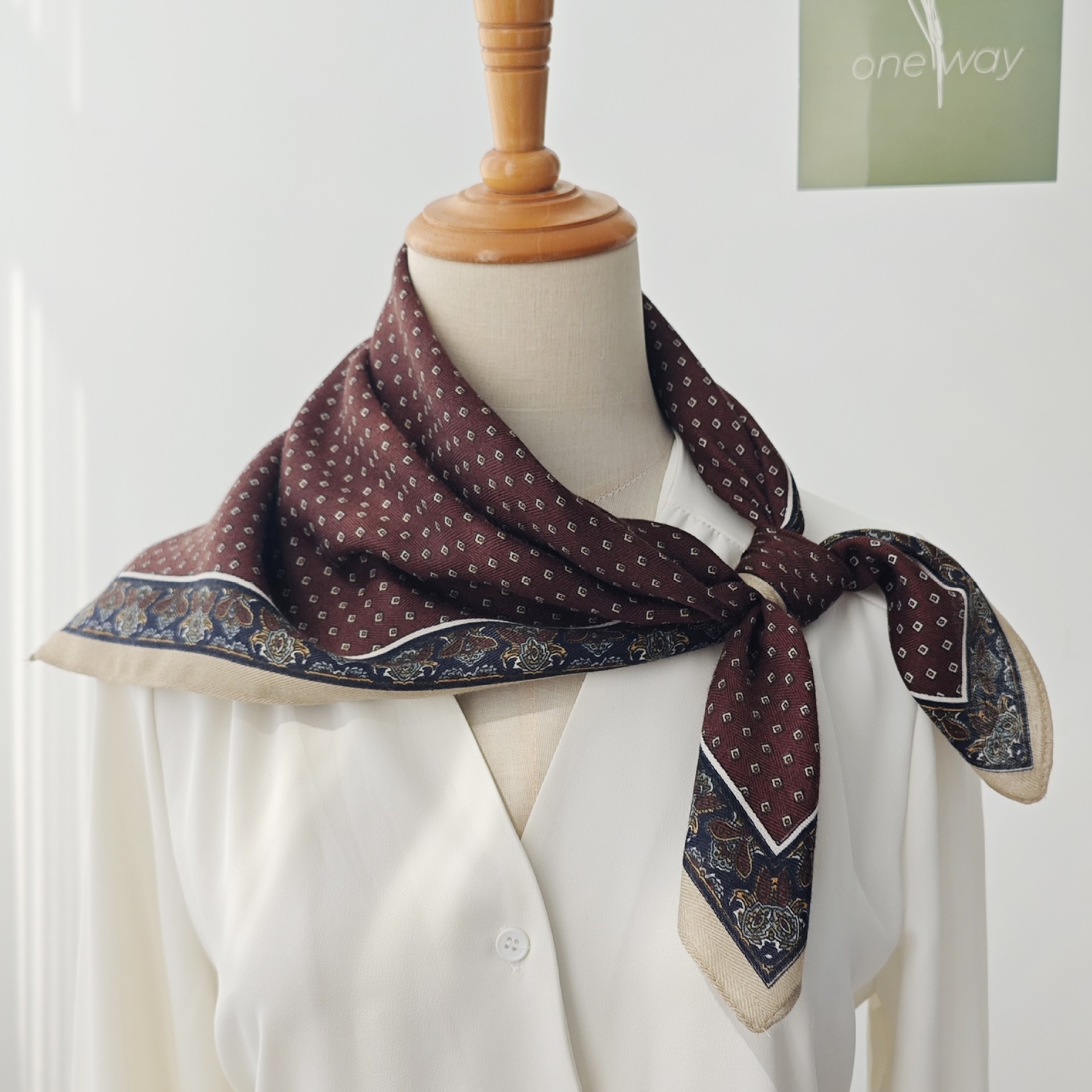 Bufanda de seda con estampado de estilo de dinero antiguo retro Bufanda cuadrada de terciopelo de pata de gallo para mujer 2025 primavera nueva bufanda de sentido premium