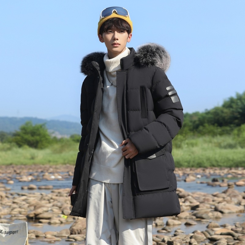 Große, mit Baumwolle gefütterte Jacke für Herren mit abnehmbarer Kapuze und großem Pelzkragen._voghion.com