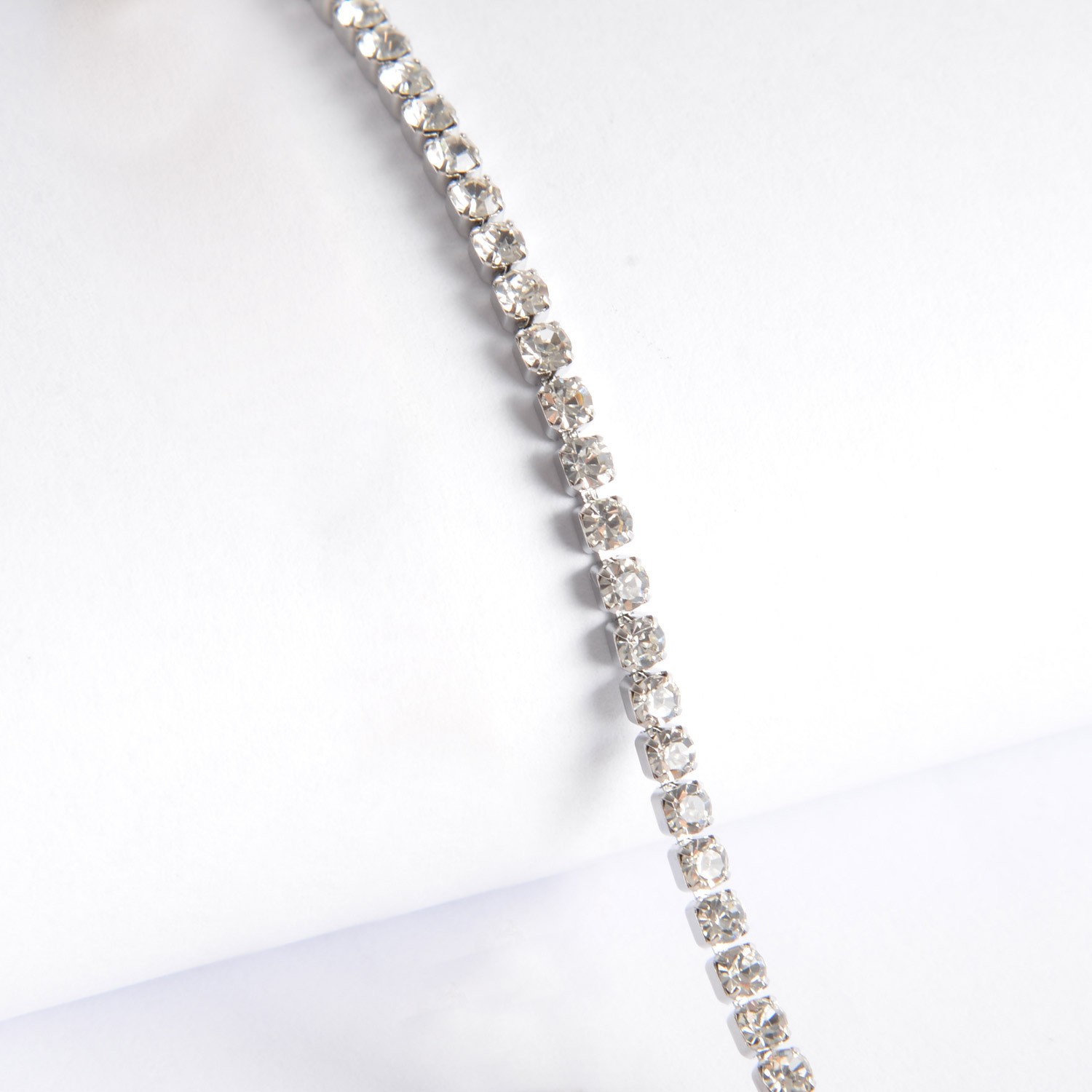 Platinum bracelet with zircon