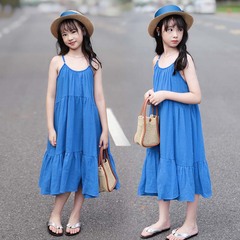 2024新款夏季大童連衣裙 韓板克萊因藍顯白吊帶旅遊度假超仙裙子