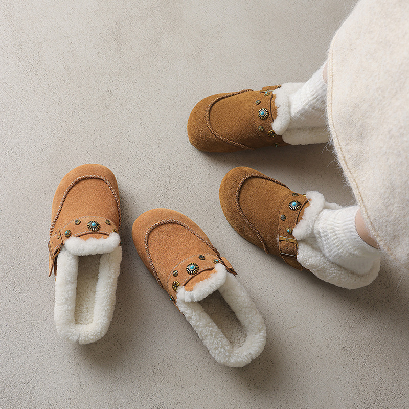 Dép mule nữ lông cừu đế xốp Birkenstock phong cách đinh tán, mũi kín, lót nâng nhẹ — hổ phách