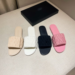 高品質〜女性用本革編み込みフラットスリッパ、夏の新しいスタイル、小さな香りのアウターウェア、多用途の牛革カジュアルサンダル
