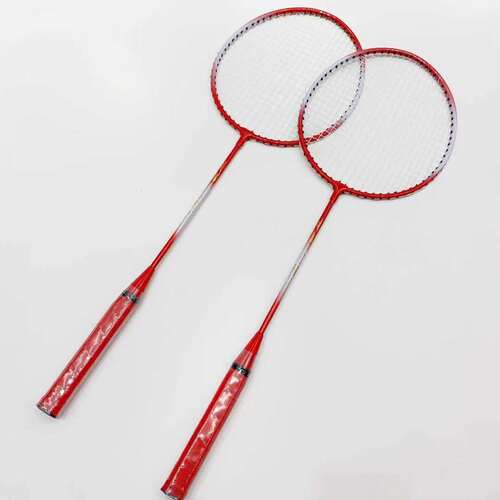 A large quantity of basic badminton rackets with carrying cases for amateur and beginner training, support drop shipping, and can be matched.