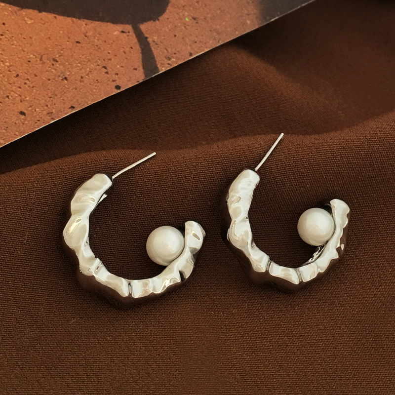 Fashion C Shape Plating Copper Artificial Pearls Earrings display picture 6