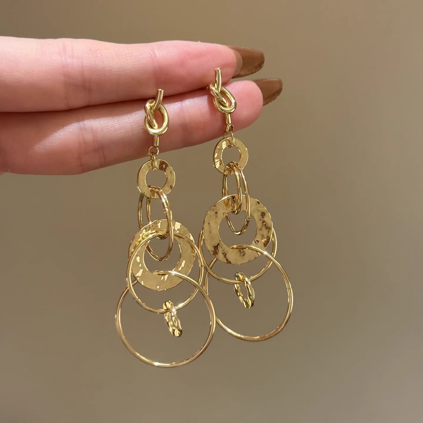 Retro golden elegant fashionable sophisticated earrings