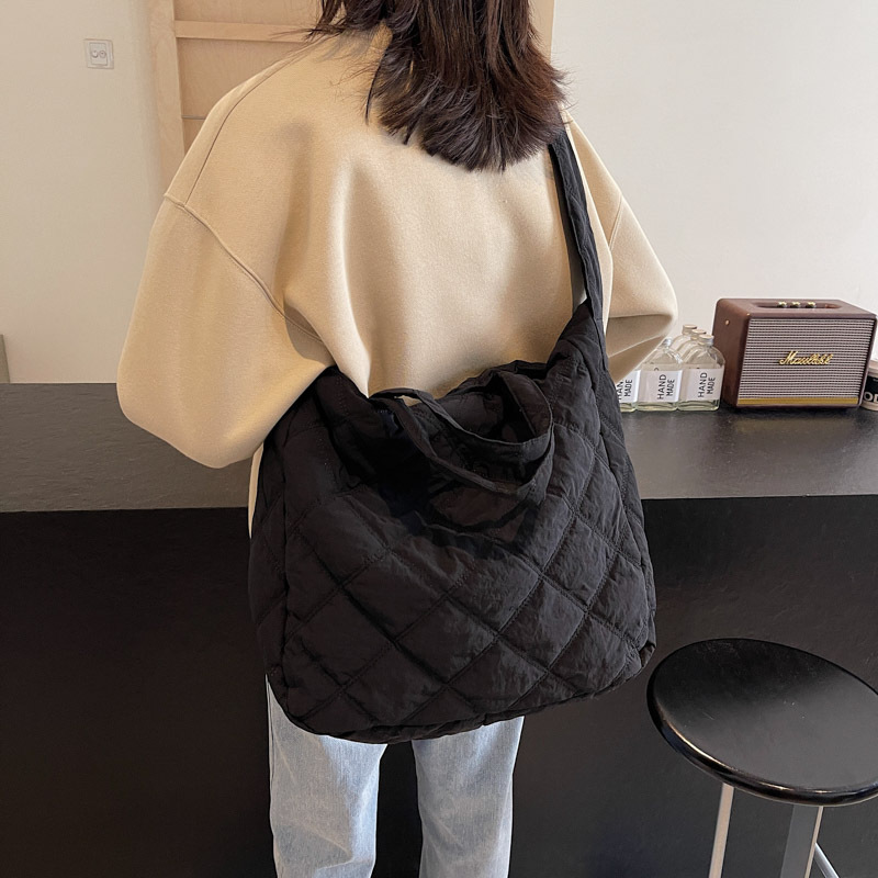 Bolso de algodón de gran capacidad de invierno para mujer 2024 nuevo bolso de mano rombo de nailon casual bolso de mensajero de un solo hombro