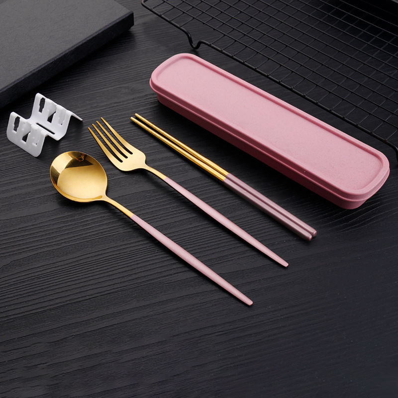 Fuente transfronteriza portuguesa cuchillos y tenedores de acero inoxidable cubiertos portátiles juegos de platos regalos de estudiantes almacenamiento de campamento en stock