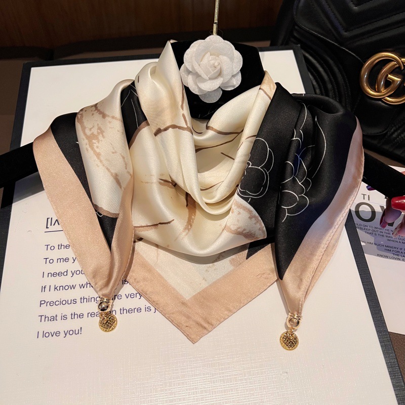 블랙 커피 라이트 럭셔리 꽃 --- [마그네틱 새틴 스퀘어 스카프]
