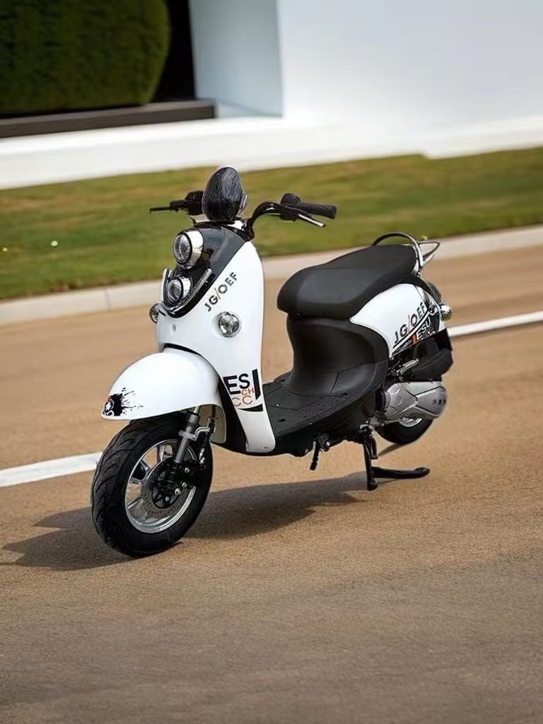 Cross-Border Exclusive Small Turtle King Fuel Scooter for Men and Women Commuting Two-Wheeled Motorcycle 125Cc Large Displacement Motorcycle