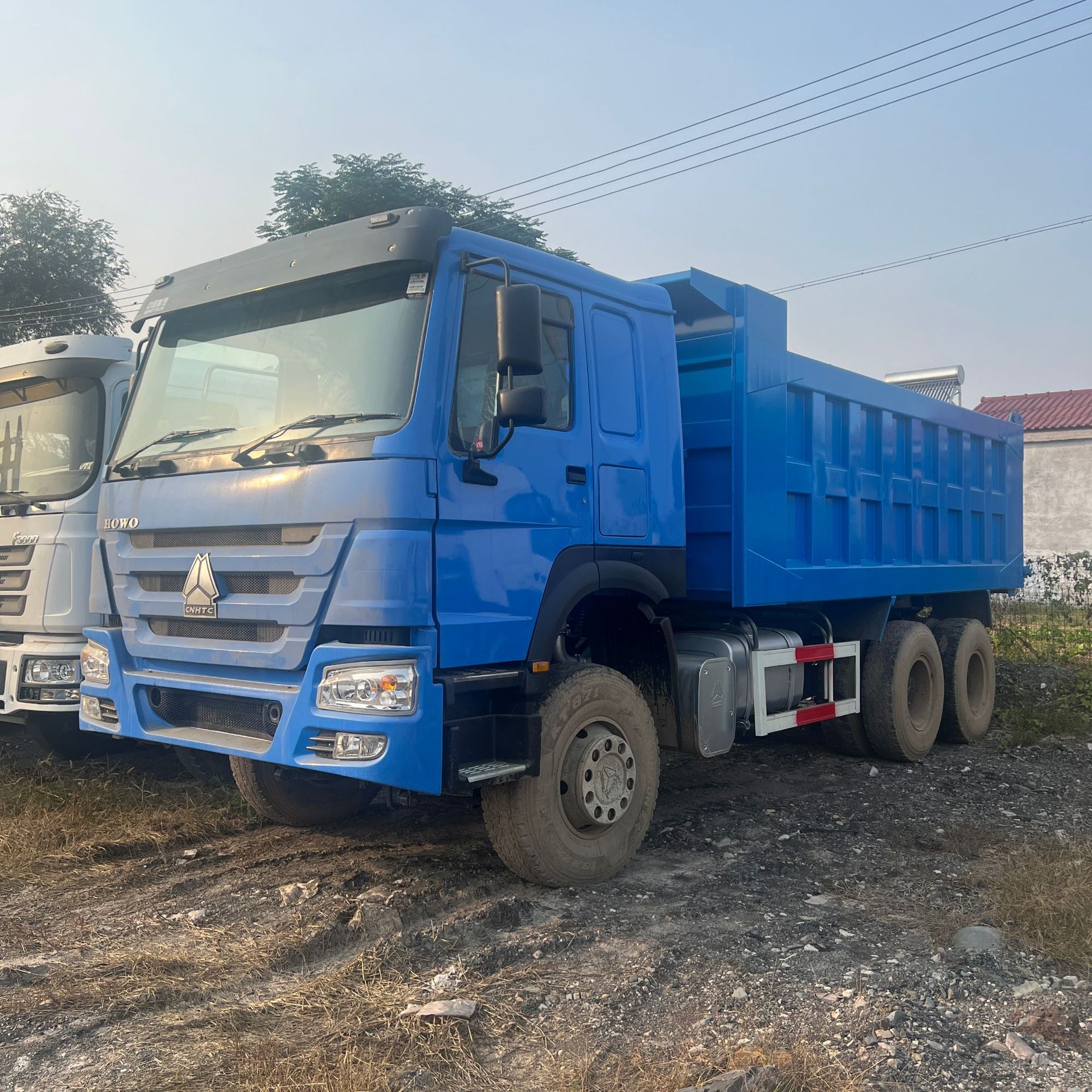 Six-Wheel Drive (6X4) Dump Truck for Sand and Gravel, 375/371 Horsepower, Construction Dump Truck, Howo Engineering Dump Truck