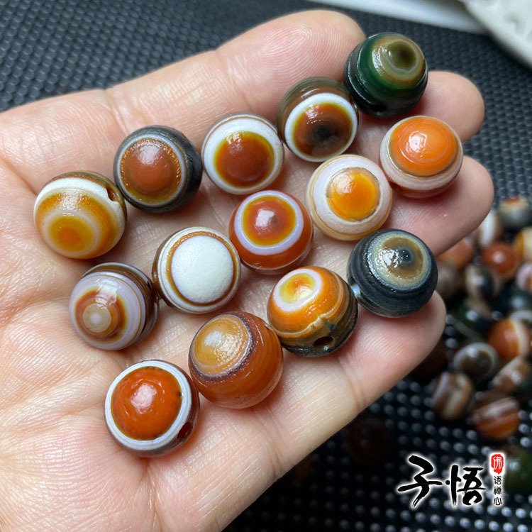Factory first-hand supply surface material old agate sheep plate eye beads loose beads 14mm entangled silk agate multi-treasure eye