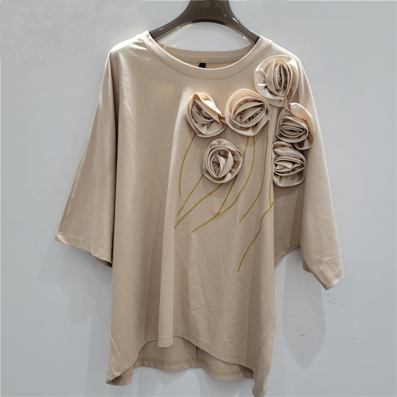 Blanca camiseta de manga corta para mujeres primavera y verano nuevo diseño chic ocio industria pesada flor tridimensional blusa de cuello redondo
