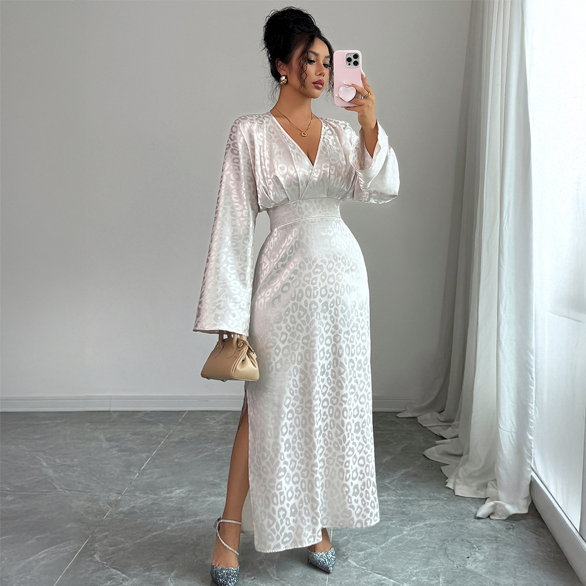 Elegant Deep V-Neck Long Sleeve Dress – Sophisticated & Warm Elegance Women’s Fall & Winter Midi Dress_ecoleips.com