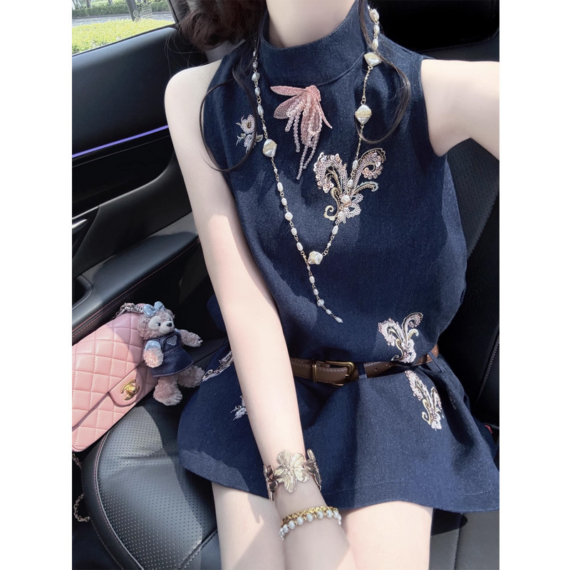 "Holiday Madrid" Spring and Summer New Chinese Style Embroidered Cotton Denim Sleeveless Top and Shorts Two-Piece Set for Women "Holiday Madrid" Spring and Summer New Chinese Style Embroidered Cotton Denim Sleeveless Top and Shorts Two-Piece Set for Women