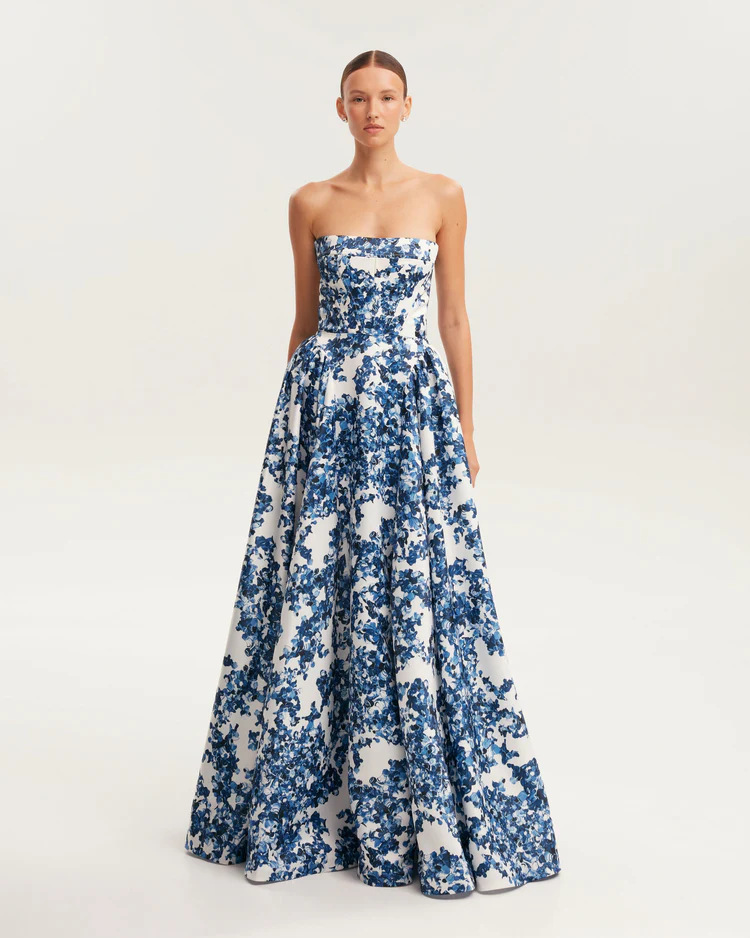 Abito da sera elegante con spalle scoperte per donna primavera estate_voghion.com