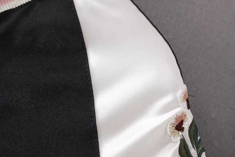 長期現物ジャケット欧米の女装花刺繍ジャケットの両面に野球服の女性サテンコートを着ています。
