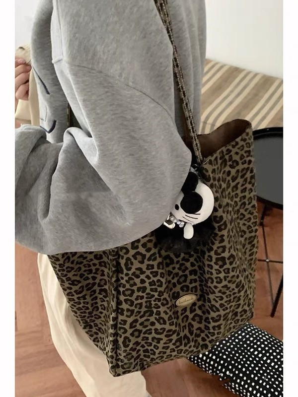 Nuevo diseño de nicho bolso de lona con estampado de leopardo bolso de hombro de doble cara de gran capacidad para mujer bolso de viaje de trabajo de ocio simple