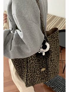 Small design capacious shopping bag, one-shoulder bag for leisure