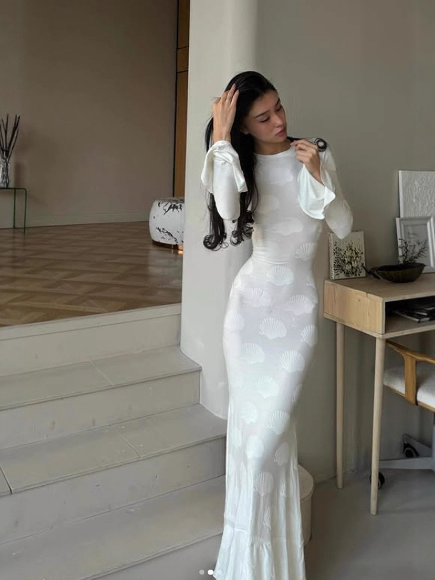 2025 חוצה גבולות בסגנון חדש אירופאי ואמריקאי AliExpress פופולרי עם צווארון עגול פעמון רצועה ללא גב שמלה עם שרוולים ארוכים בסגנון תאווה טהורה