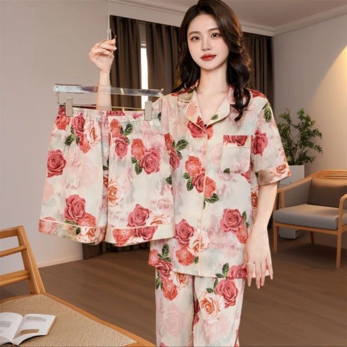 Al por mayor transfronterizo de tres piezas super suave forjado verano suave hilo de hielo suave cuatro lados rebote flor impresa pijama de mangas cortas para mujeres