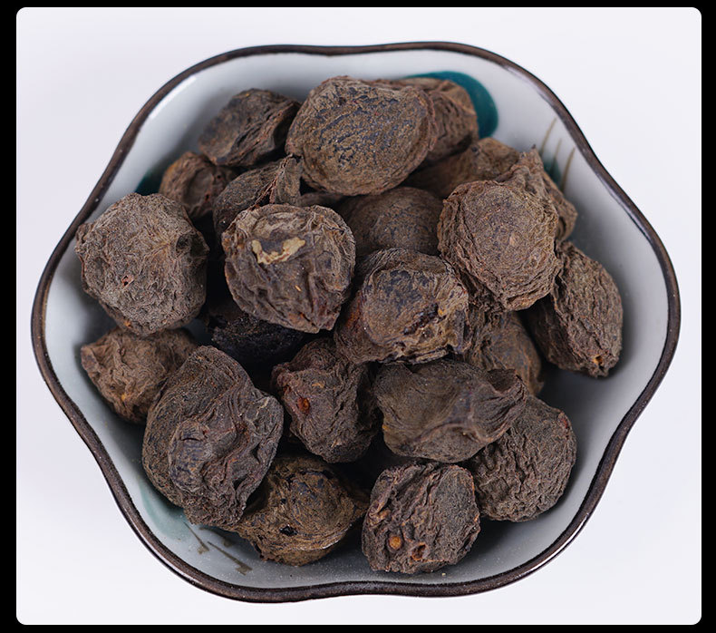 Wu Mei Dried Smoked Dark Plum (Prunus mume) — Suan Mei Tang Soup Base & Herbal Tea, 500g in use