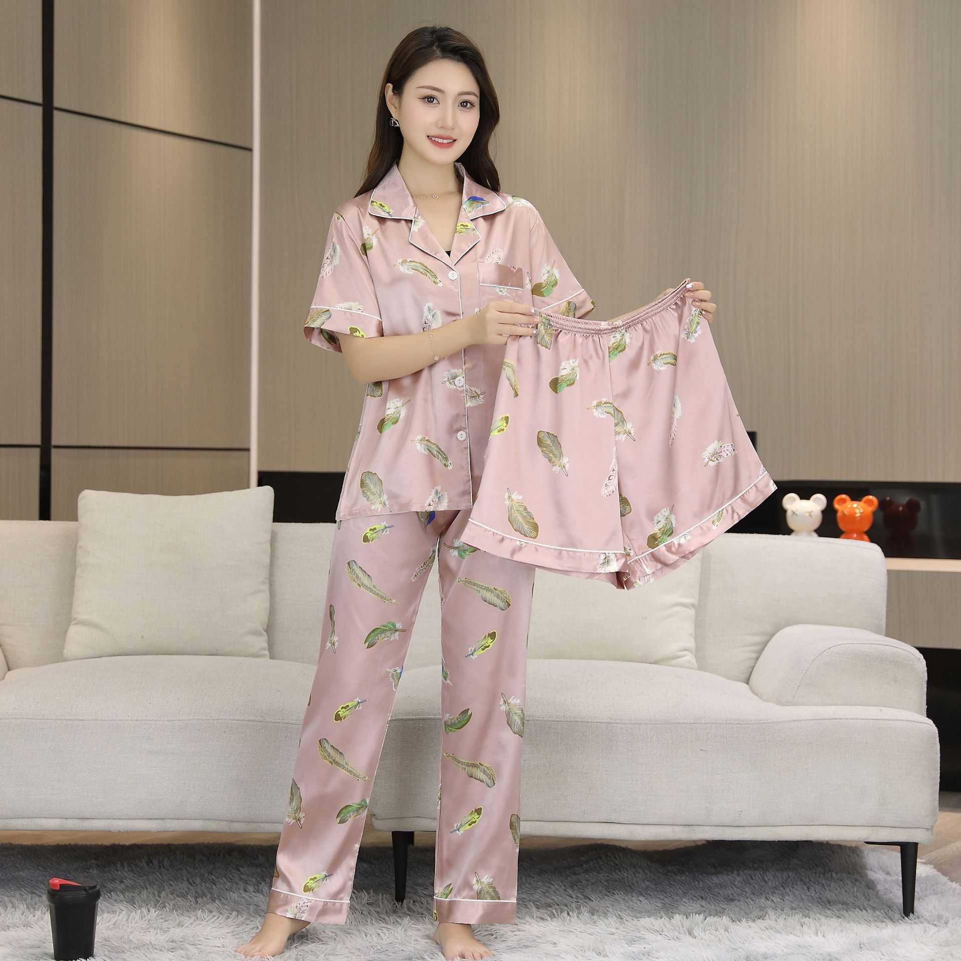 2025 nuevo estilo pijama mujer verano hielo seda fina solapa pantalones de manga corta traje de tres piezas se puede usar en el exterior