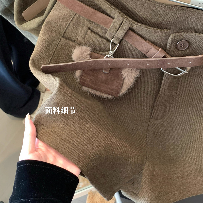 Plus-Size Brown Woolen High-Waisted Shorts, Thickened for Autumn and Winter, Slimming for Chubby Women, Hip-Hugging Casual Woolen Pants for Women