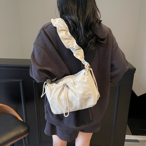 Casual Minimalist Pleated Single Shoulder Bag Spring Korean Version Lightweight Crossbody Canvas Bag Unique Design Single Shoulder Bag for Women