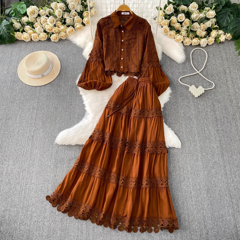 Zweiteiliges Damen-Set im koreanischen Stil: Zartrosa Bluse mit durchbrochener Spitze, Kragen und langen Ärmeln & hochgeschnittener, figurformender Rock_voghion.com