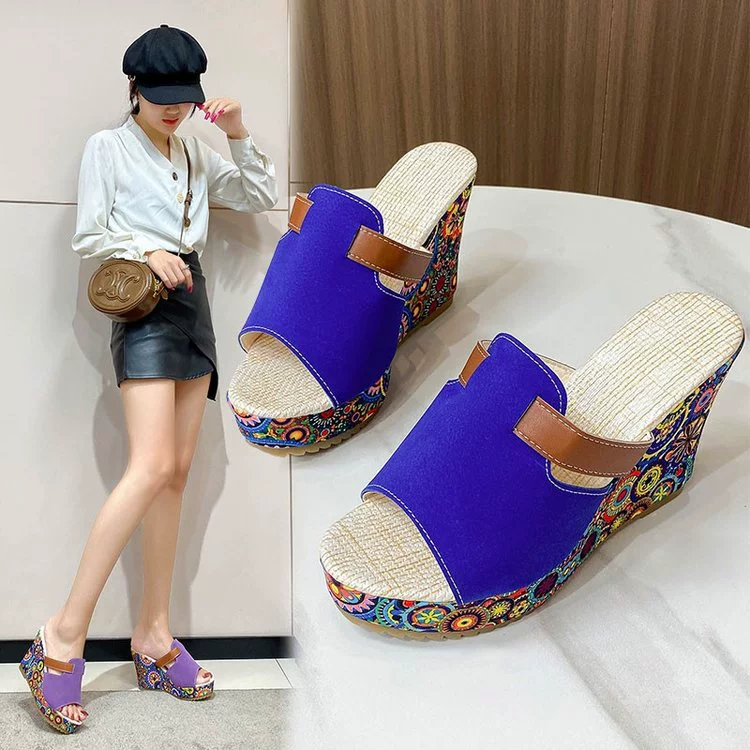 Новые летние сандалии для женщин, трансграничные сандалии на танкетке большого размера, модные европейские и американские тапочки на толстой подошве, римские сандалии с пряжкой в ​​одну линию