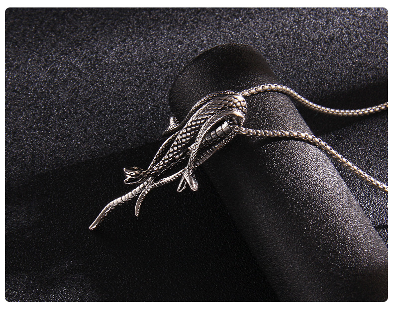 Fashion Snake Stainless Steel Alloy Unisex Pendant Necklace 1 Piece