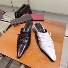 �W��վXJŮЬ26�ĕr���ް�ܛ̥ţƤ���^���m��ռ��е͸����^��Ь