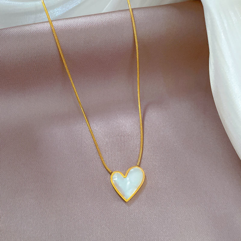 Fashion Heart Shape Titanium Steel Plating Pendant Necklace display picture 2