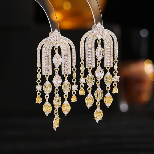 French elegant temperament, light luxury and high-end zircon tassel earrings design arch shape bridal dress earrings