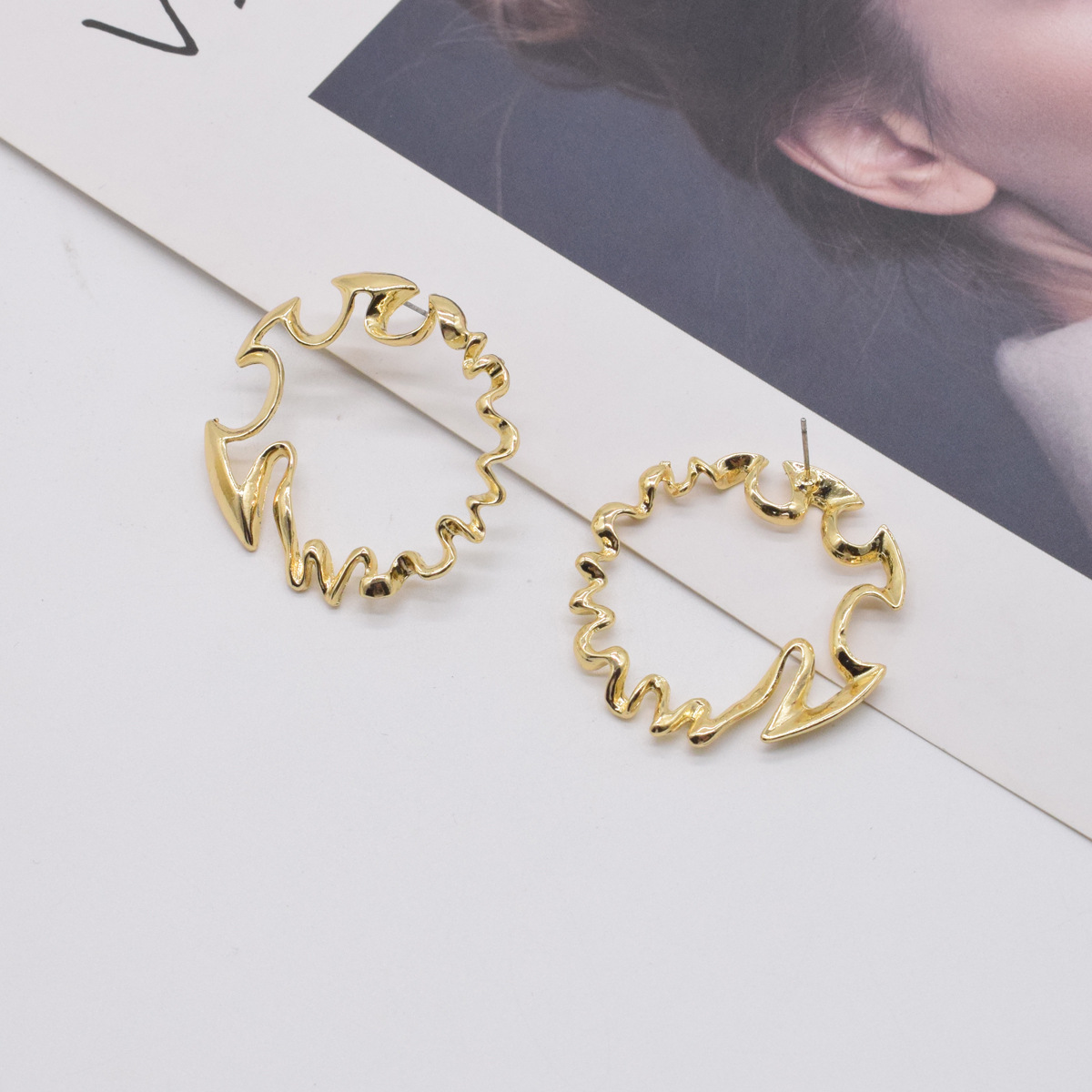 Vente En Gros Boucles D&#39;oreilles Rétro Incrustées De Cercles Irréguliers Nihaojewelry display picture 1