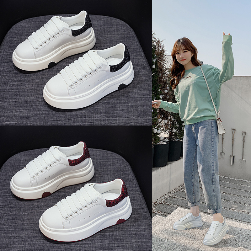 Heart-Shaped Korean-Style Thick-Soled White Sneakers for Women, 2026 Spring New Casual Fashion Versatile Low-Top Sneakers for Women Trendy Shoes Heart-Shaped Korean-Style Thick-Soled White Sneakers for Women, 2026 Spring New Casual Fashion Versatile Low-Top Sneakers for Women Trendy Shoes