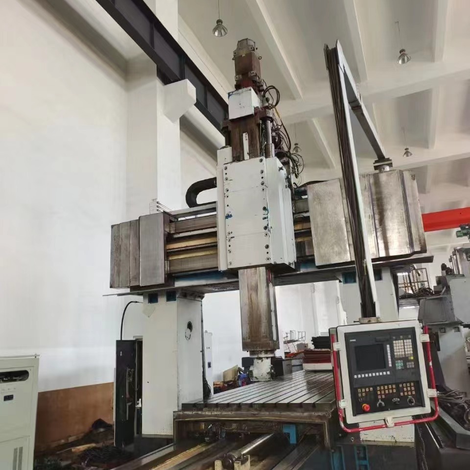 处理二手齐重2x8米龙门加工中心主轴BT50主轴功率28机床重量85