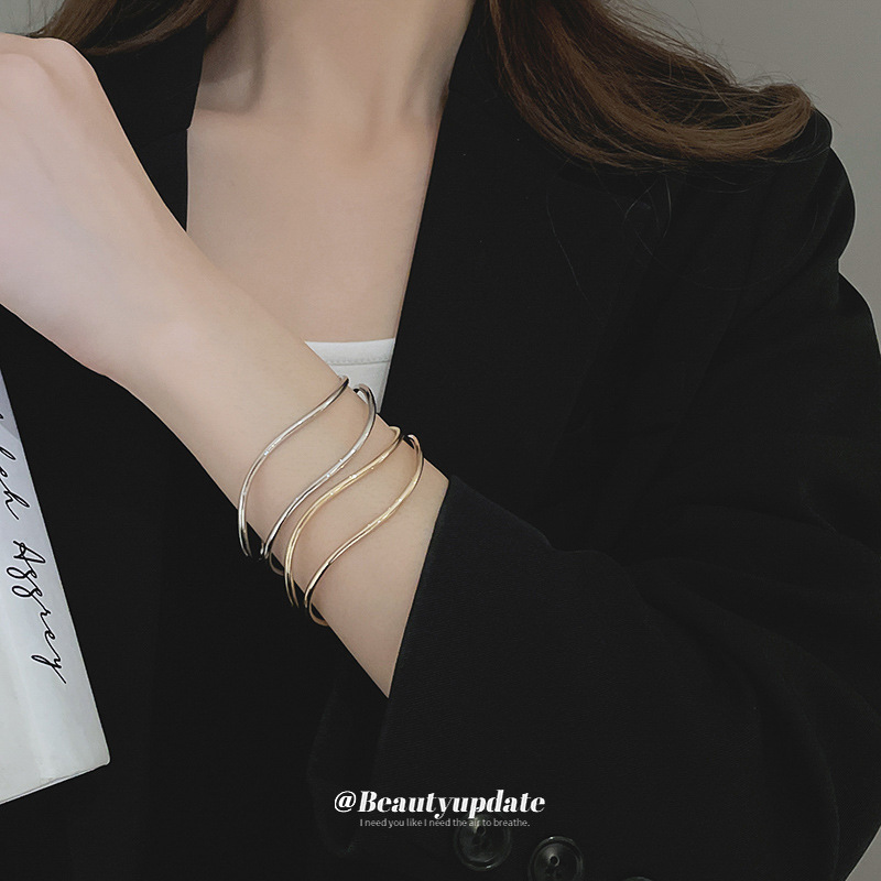 Pulsera de onda cruzada de viento frío transfronterizo Nueva pulsera de moda de lujo ligera europea y americana, joyería simple de alta gama al por mayor