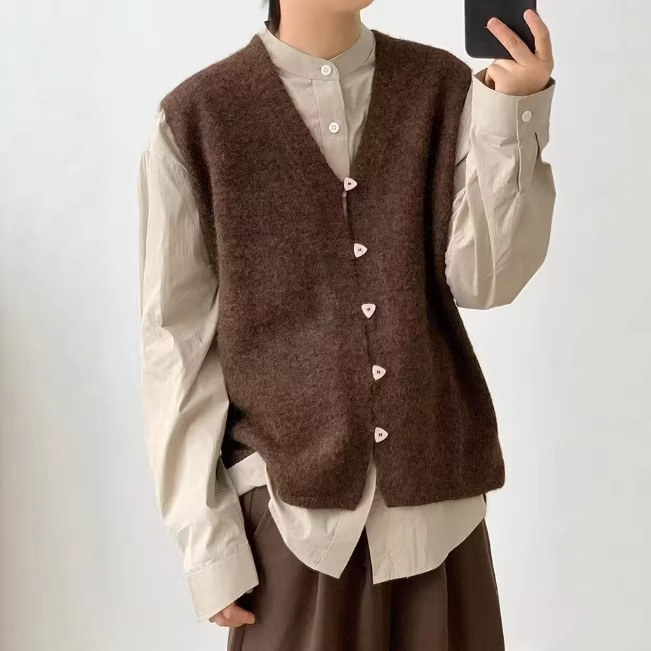 Trendy Vest Knit Cardigan Unisex V-Neck Loose Fit Spring and Autumn Layering Versatile Trendy Sleeveless Jacket Outerwear Trendy Vest Knit Cardigan Unisex V-Neck Loose Fit Spring and Autumn Layering Versatile Trendy Sleeveless Jacket Outerwear