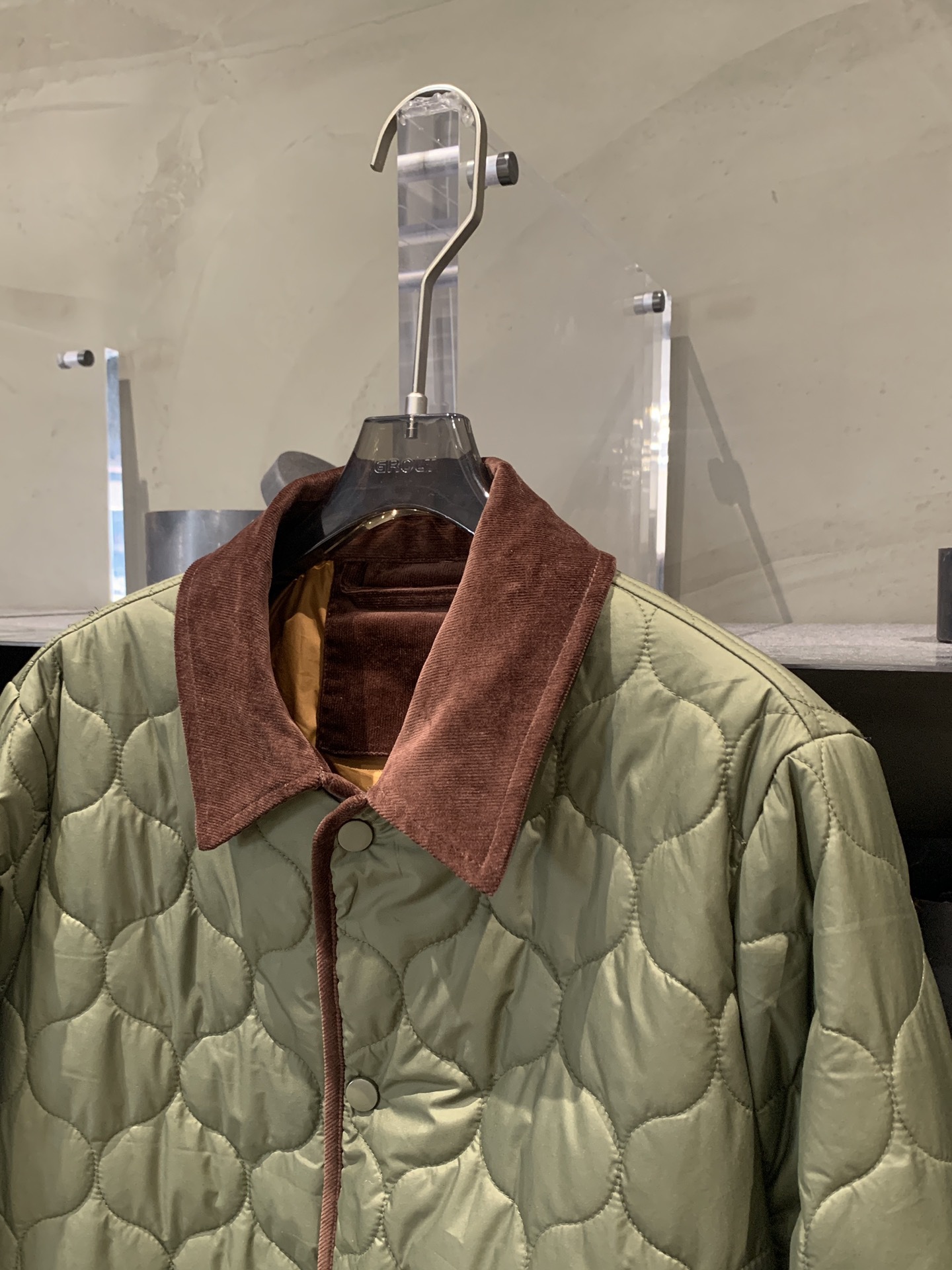 2024秋冬新作 レトロ古銭風コットンカジュアルジャケット レディース ダイヤ柄キルティング フリップカラー アーミーグリーンジャケット